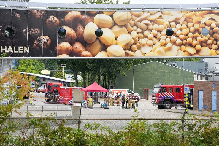 In beeld: Lekkage ammoniak bij failliete aardappelverwerker CêlaVíta in Wezep