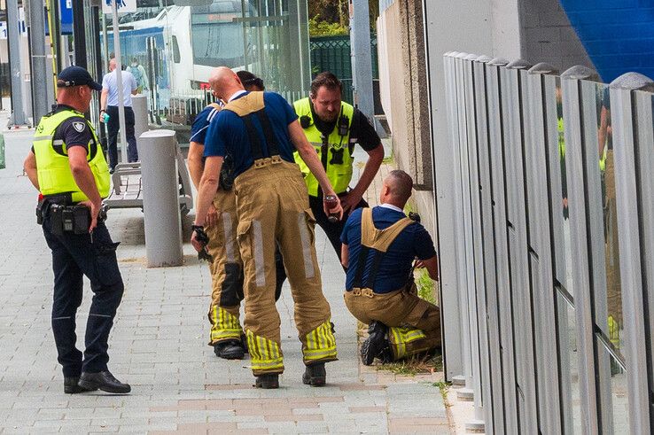 Treinreizigers naar Kampen slaan alarm om chemische lucht op perron in Zwolle