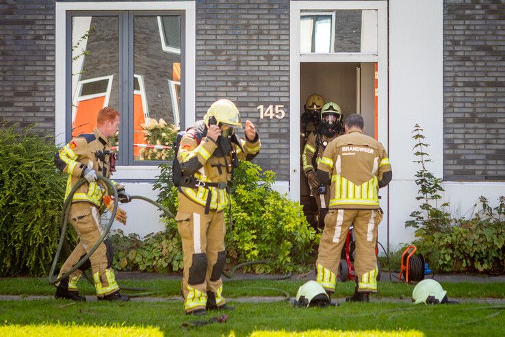 Oplaadbare stofzuiger mogelijk oorzaak woningbrand in Zwolle, bewoonster ademt rook in