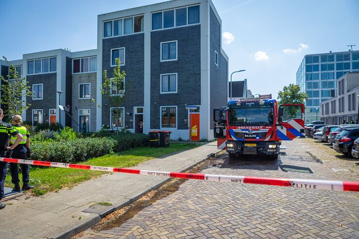 Oplaadbare stofzuiger mogelijk oorzaak woningbrand in Zwolle, bewoonster ademt rook in