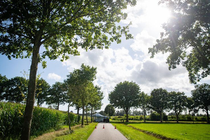 Wielrenster (24) overleden bij ernstig ongeval in buitengebied Rouveen (video)