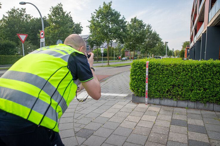 In beeld: Vrouw (49) zwaargewond na ongeval op beruchte ongevalskruising in Zwolle (video)