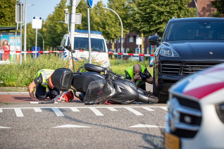 In beeld: Vrouw (49) zwaargewond na ongeval op beruchte ongevalskruising in Zwolle (video)