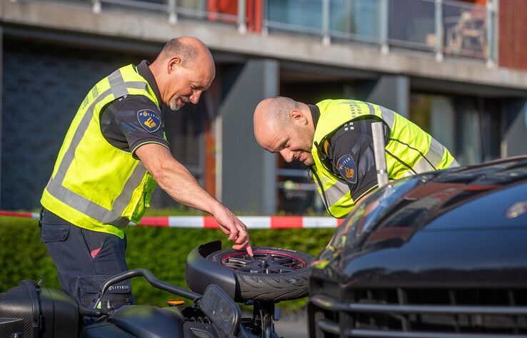 In beeld: Vrouw (49) zwaargewond na ongeval op beruchte ongevalskruising in Zwolle (video)