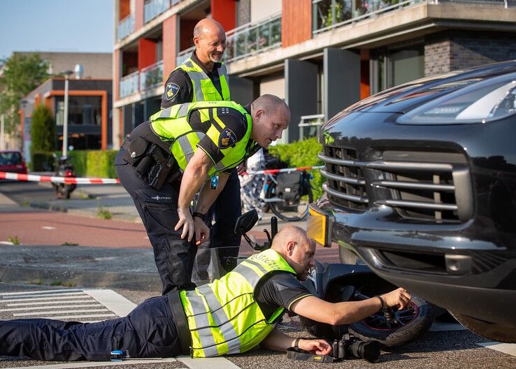 In beeld: Vrouw (49) zwaargewond na ongeval op beruchte ongevalskruising in Zwolle (video)