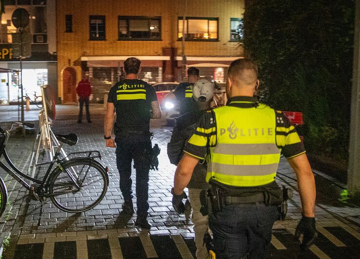 Agenten sturen hem weg bij Jumbo Assendorperstraat.