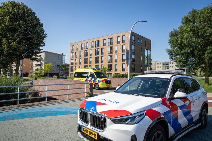 Fietser in Zwolle gewond door botsing met paaltjes bussluis