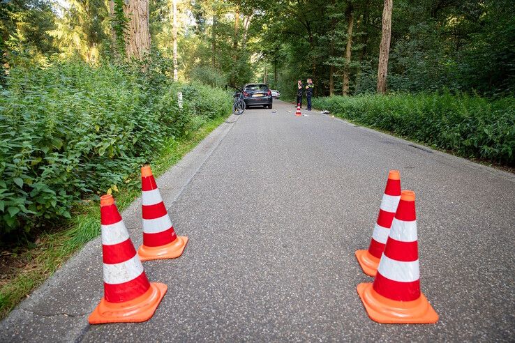 Fietser ernstig gewond bij aanrijding in Laag Zuthem, traumaheli afgezegd