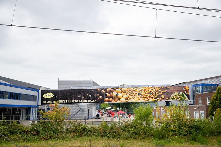 In beeld: Lekkage ammoniak bij failliete aardappelverwerker CêlaVíta in Wezep
