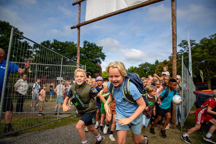 In beeld: Huttendorp Stadshagen succesvol afgesloten na zorgen om vrijwilligers