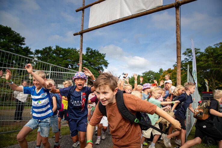 In beeld: Huttendorp Stadshagen succesvol afgesloten na zorgen om vrijwilligers