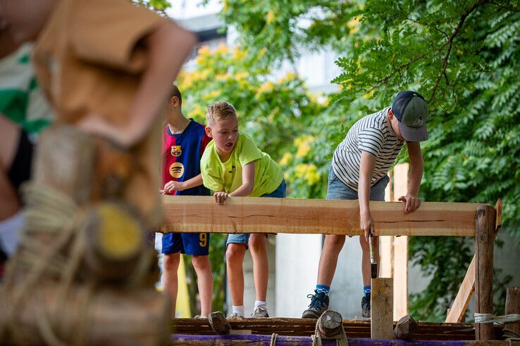 In beeld: Huttendorp Stadshagen succesvol afgesloten na zorgen om vrijwilligers