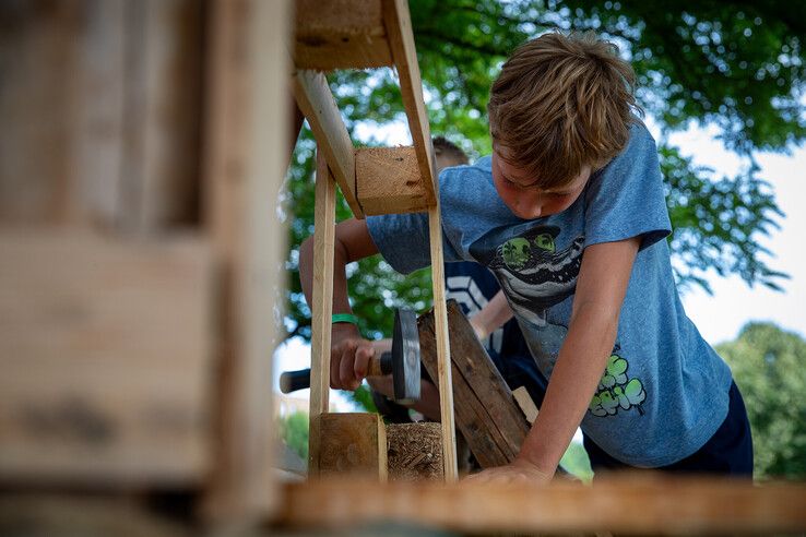 In beeld: Huttendorp Stadshagen succesvol afgesloten na zorgen om vrijwilligers