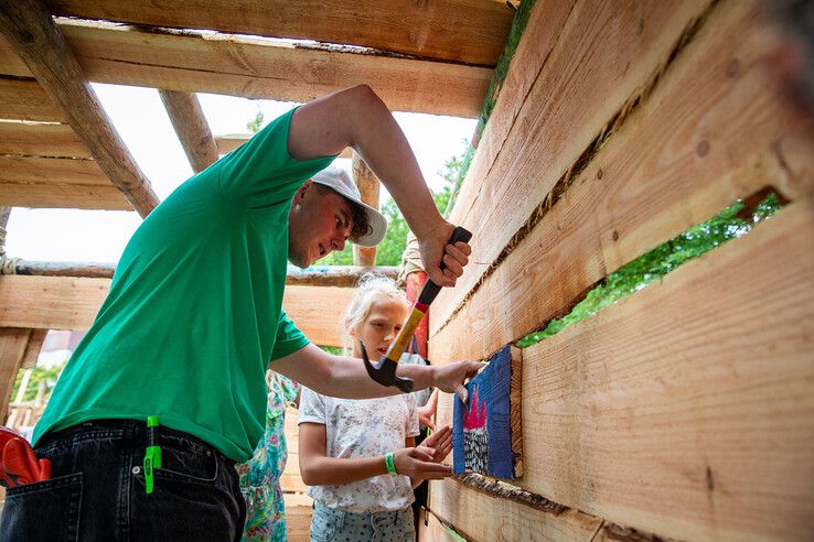 In beeld: Huttendorp Stadshagen succesvol afgesloten na zorgen om vrijwilligers