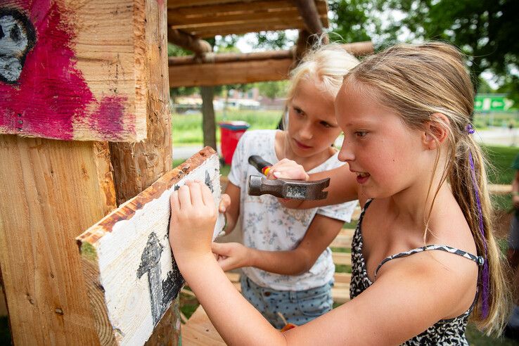 In beeld: Huttendorp Stadshagen succesvol afgesloten na zorgen om vrijwilligers