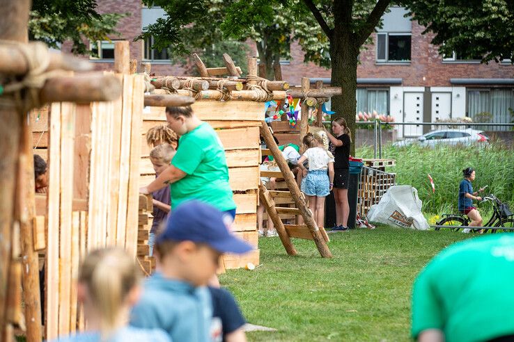 In beeld: Huttendorp Stadshagen succesvol afgesloten na zorgen om vrijwilligers
