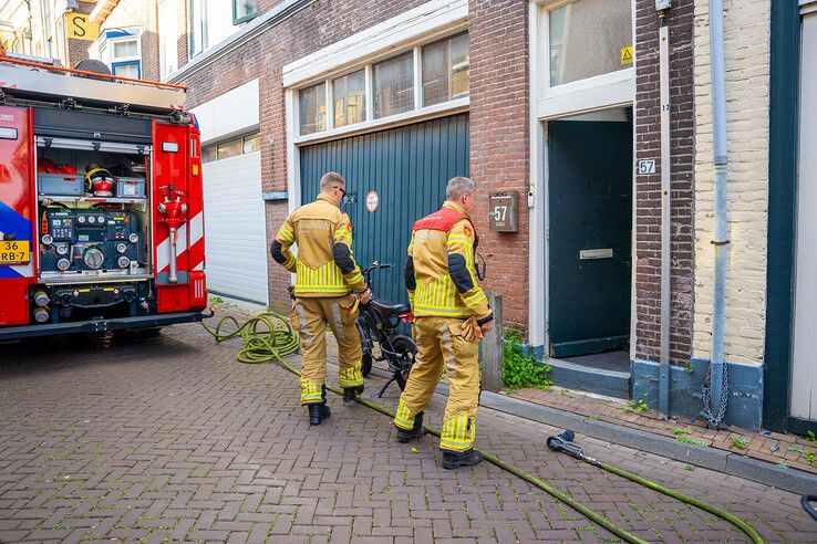 Schutting vliegt in brand door barbecue in Kampen