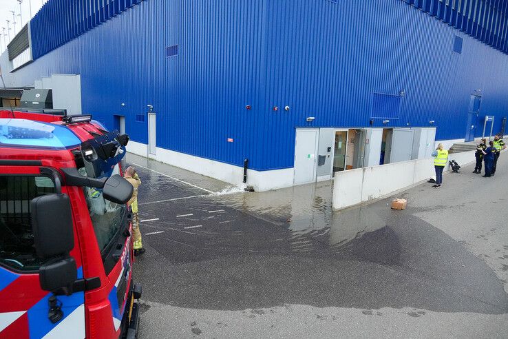 Waterballet bij Ikea Zwolle door gesprongen sprinklerleiding.