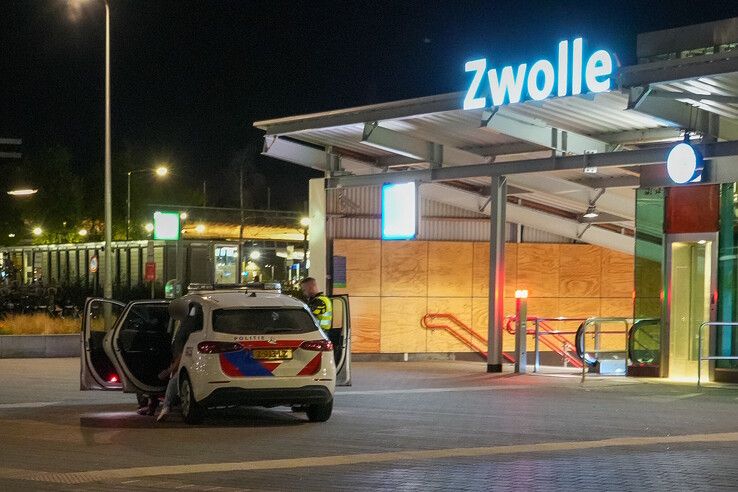 Trein stilgezet in Zwolle na melding over vuurwapen: verdachte aangehouden