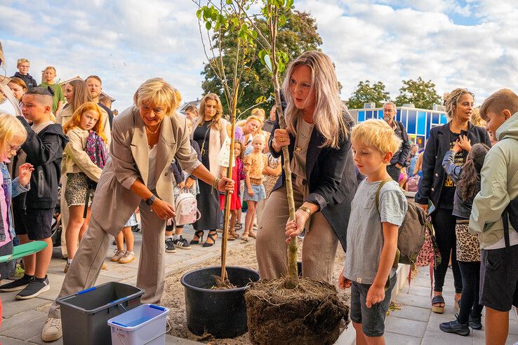 In beeld: Na lange aanloop Kindcentrum Hanzewijk van start in Kampen