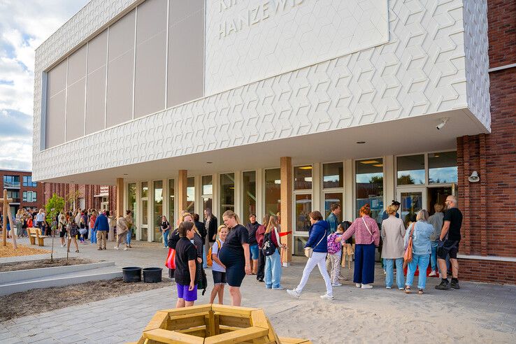 In beeld: Na lange aanloop Kindcentrum Hanzewijk van start in Kampen