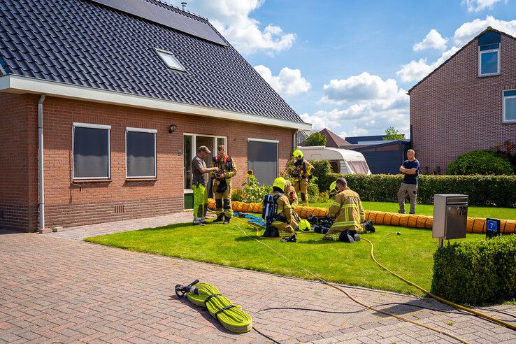 Steekvlam veroorzaakt brand in kruipruimte woning Kamperveen (video)