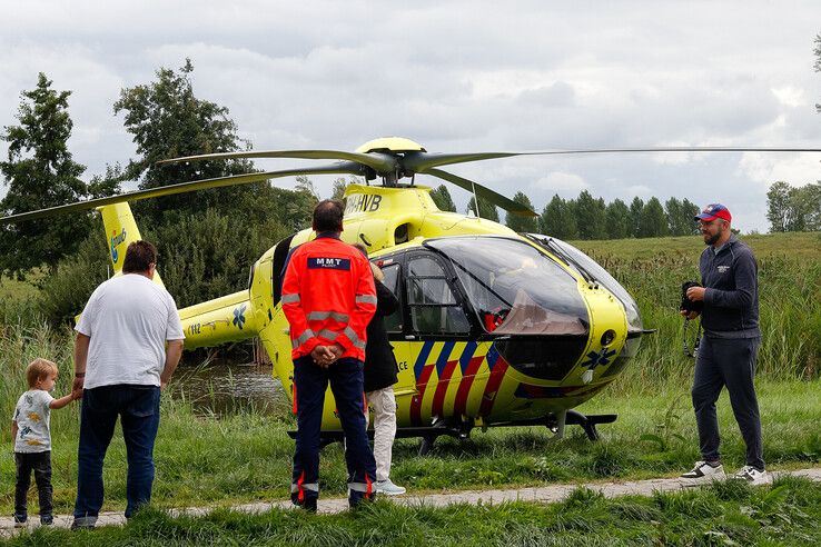 In beeld: Traumahelikopter landt in Kampen voor medische noodsituatie