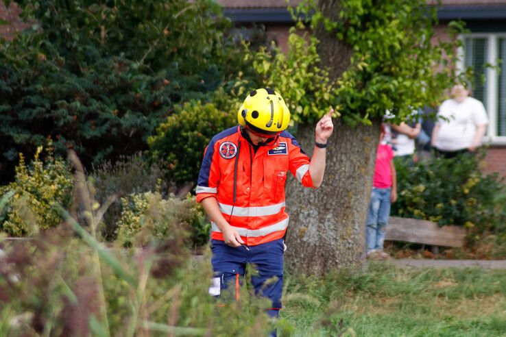 In beeld: Traumahelikopter landt in Kampen voor medische noodsituatie