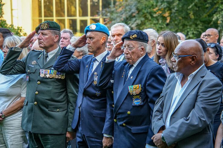 In beeld: Zwolle herdenkt gevallenen Oost-Azië bij Indië- en Nieuw-Guinea-monument