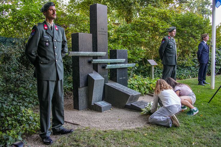 In beeld: Zwolle herdenkt gevallenen Oost-Azië bij Indië- en Nieuw-Guinea-monument