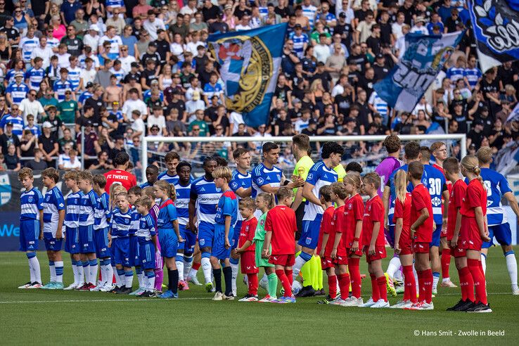 In beeld: PEC Zwolle start seizoen met winst, FC Twente onderuit in Zwolle