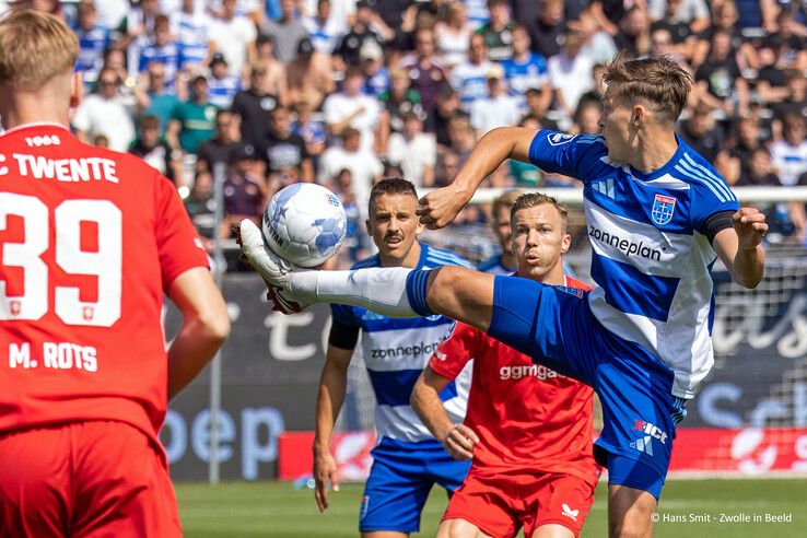 In beeld: PEC Zwolle start seizoen met winst, FC Twente onderuit in Zwolle