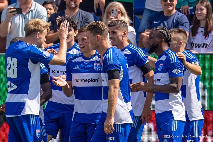 In beeld: PEC Zwolle start seizoen met winst, FC Twente onderuit in Zwolle