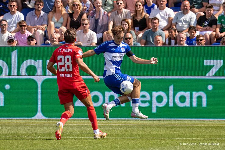 In beeld: PEC Zwolle start seizoen met winst, FC Twente onderuit in Zwolle