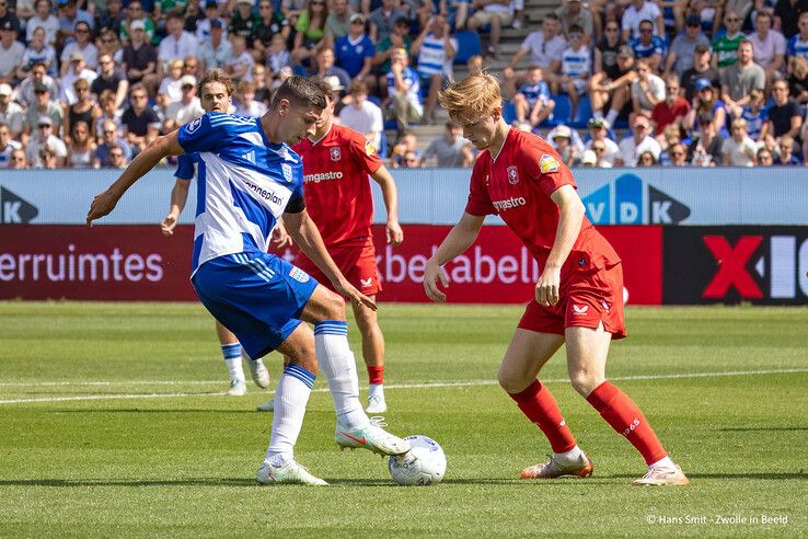 In beeld: PEC Zwolle start seizoen met winst, FC Twente onderuit in Zwolle