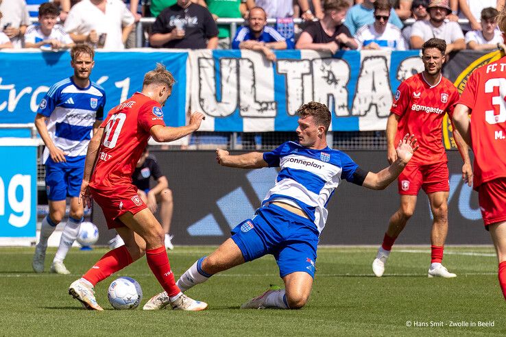 In beeld: PEC Zwolle start seizoen met winst, FC Twente onderuit in Zwolle