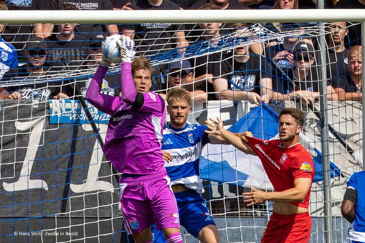 In beeld: PEC Zwolle start seizoen met winst, FC Twente onderuit in Zwolle