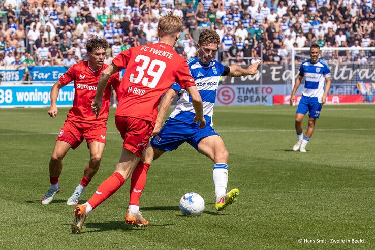 In beeld: PEC Zwolle start seizoen met winst, FC Twente onderuit in Zwolle