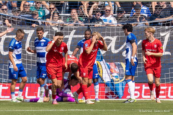 In beeld: PEC Zwolle start seizoen met winst, FC Twente onderuit in Zwolle