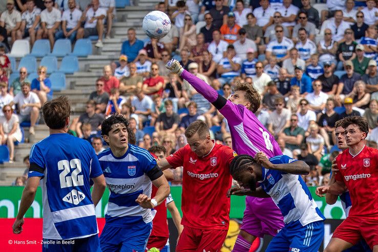 In beeld: PEC Zwolle start seizoen met winst, FC Twente onderuit in Zwolle