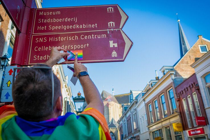 In beeld: Gemoedelijke sfeer overheerst bij Pride Walk door Kampen