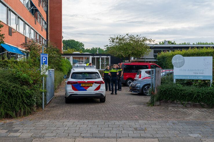 Agenten ontdekten de auto op een parkeerplaats aan de Molenweg.