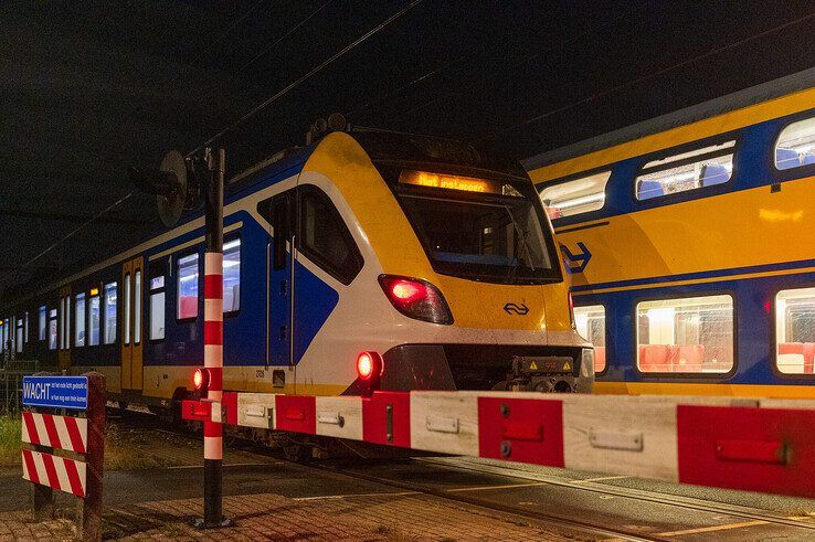 Overwegen Zwolle-Zuid urenlang gesloten na dodelijk treinongeval