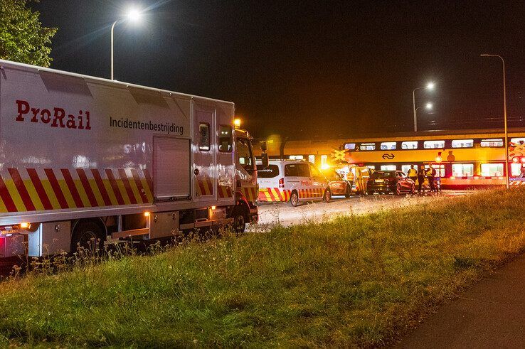 Overwegen Zwolle-Zuid urenlang gesloten na dodelijk treinongeval