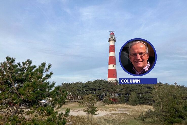 De vuurtoren van Ameland, bekend om z’n rood-witte banen. 
