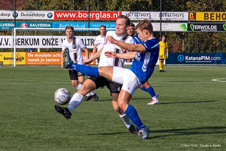 In beeld: Berkum na moeizame eerste helft toch ruim langs Veensche Boys