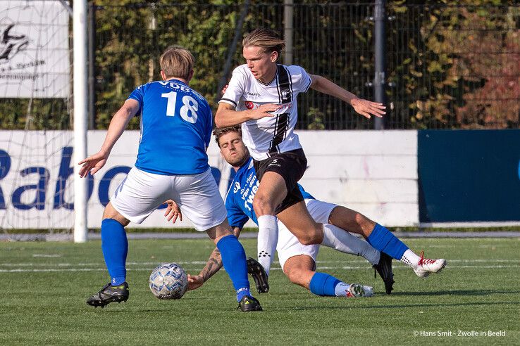 In beeld: Berkum na moeizame eerste helft toch ruim langs Veensche Boys