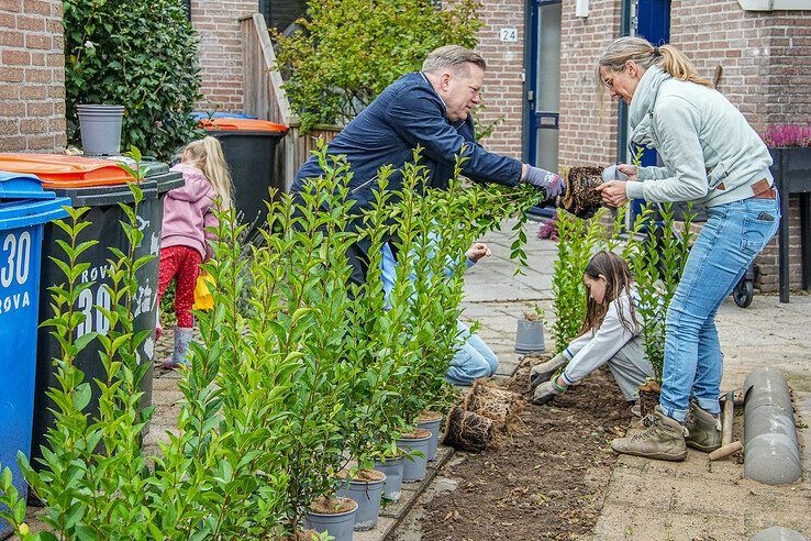 In beeld: Burendag brengt Zwollenaren bij elkaar