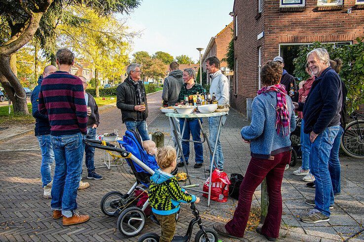 In beeld: Burendag brengt Zwollenaren bij elkaar