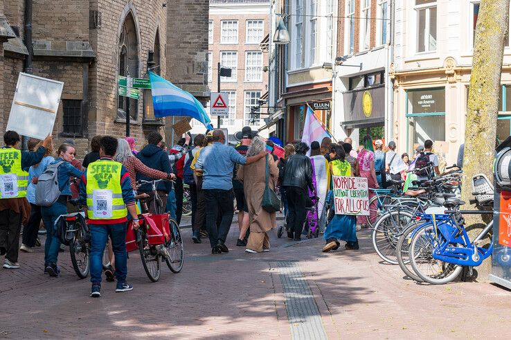Protest in Zwolle tegen ‘commerciële Pride’: boosheid over combinatie met Straatfestival (video)